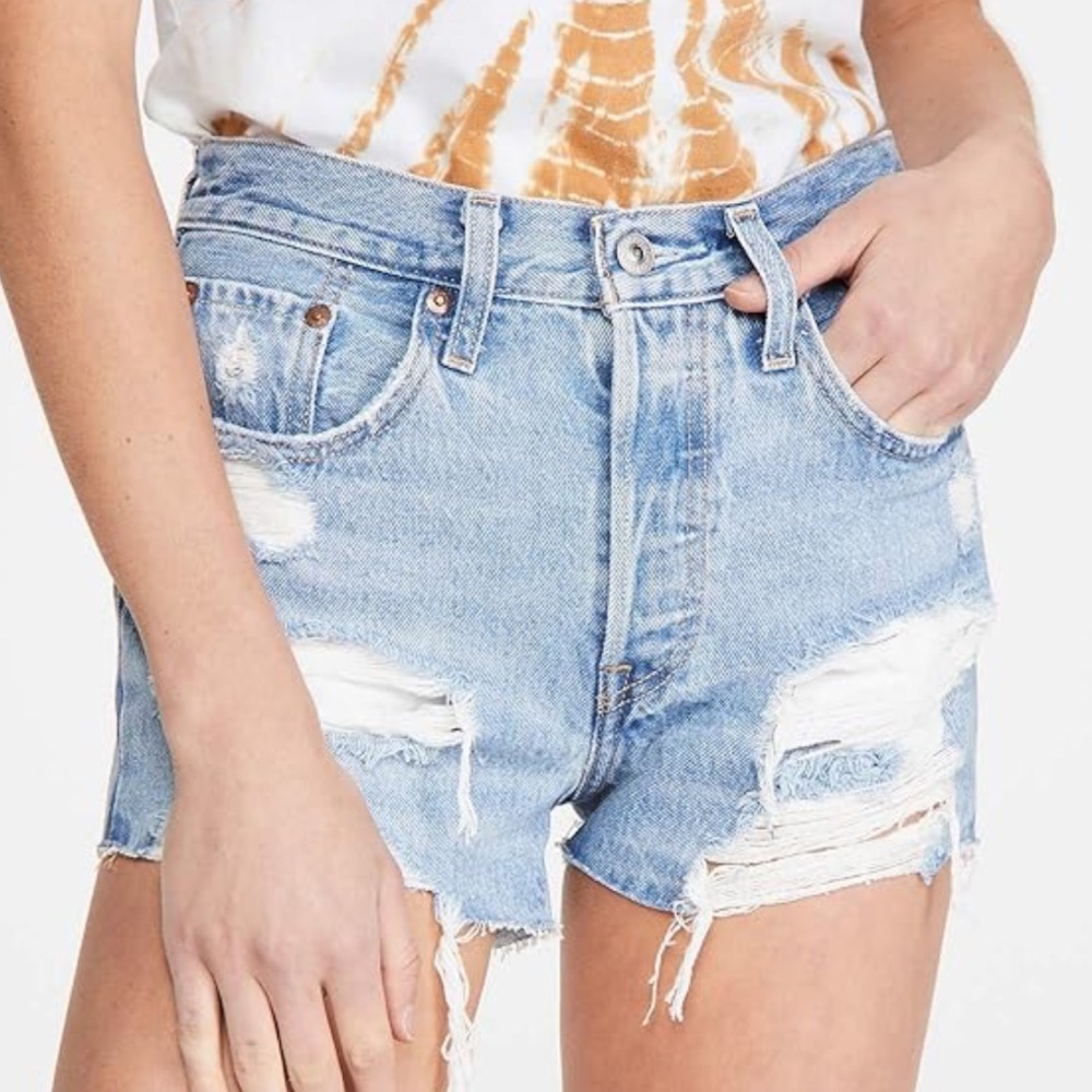 NWOT Levi’s 501 Original Shorts in Luxor Anubis Light Indigo